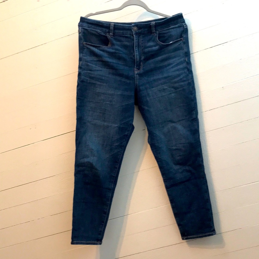 American Eagle Curvy Hi-Rise Jegging Crop.